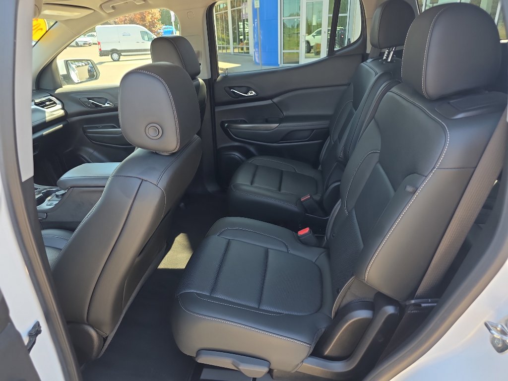 2023 GMC Acadia SLT - Photo 13