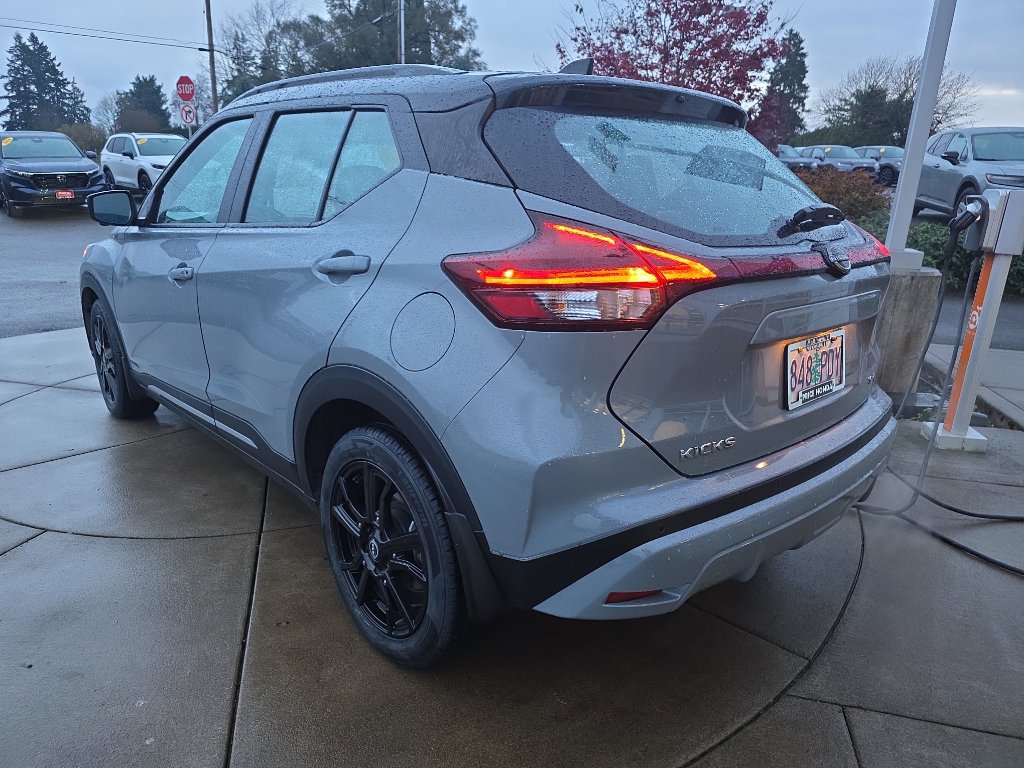 2023 Nissan Kicks SR photo 3