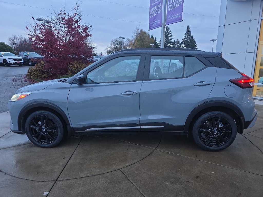 2023 Nissan Kicks SR photo 2
