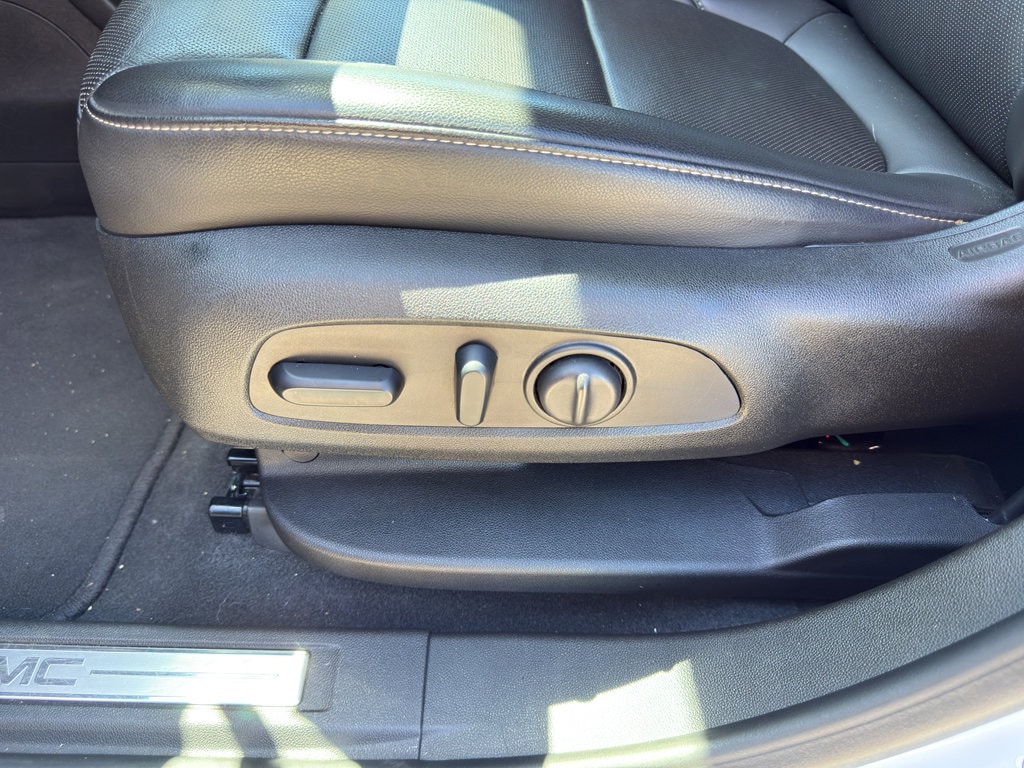 2023 GMC Acadia SLT - Photo 26