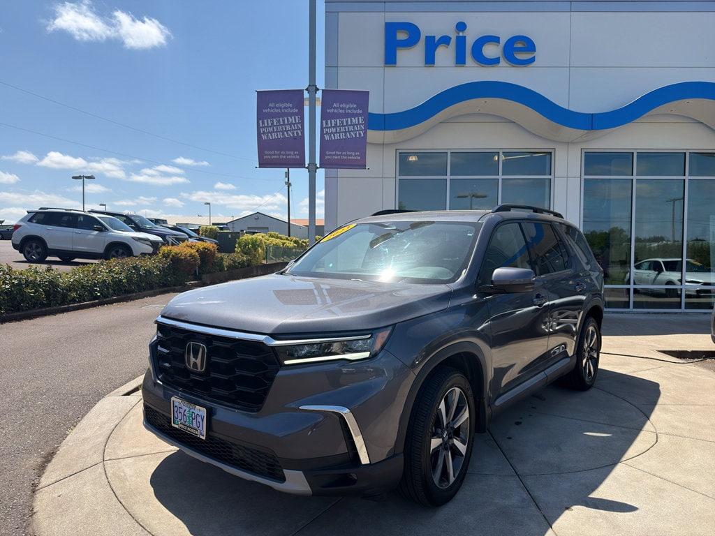 2023 Honda Pilot Touring AWD's photo