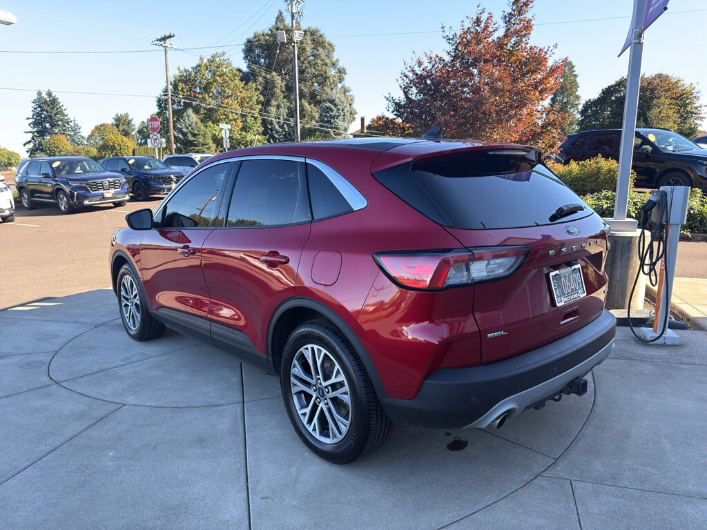 2022 Ford Escape SEL Hybrid photo 3