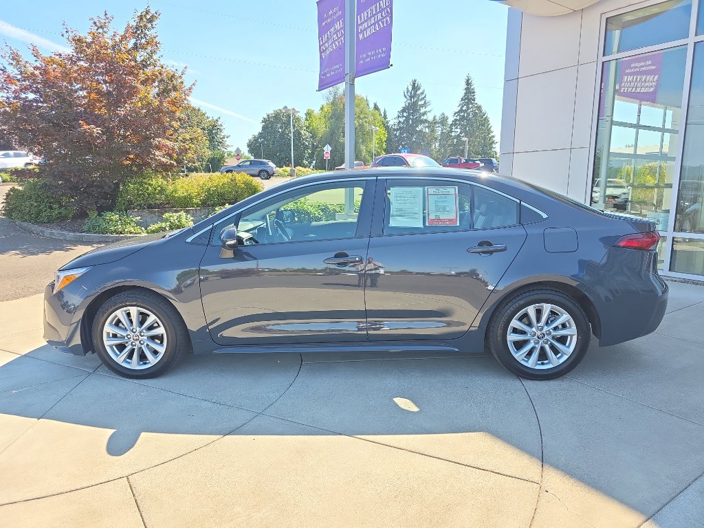 2025 Toyota Corolla Hybrid XLE photo 3