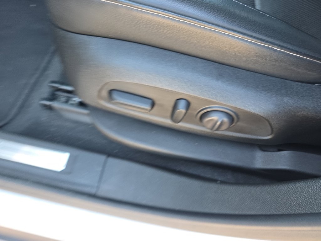 2023 GMC Acadia SLT - Photo 16