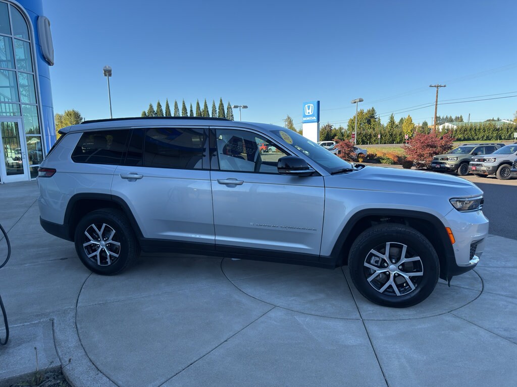 2024 Jeep Grand Cherokee Limited photo 3