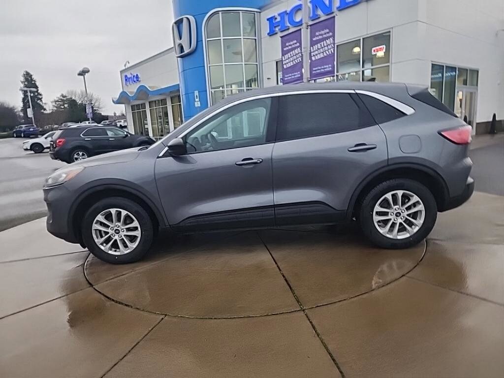 2022 Ford Escape SE photo 3