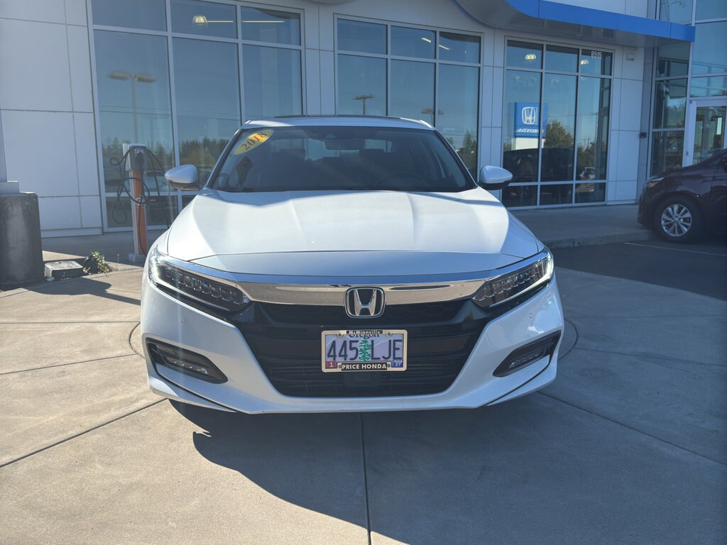 2018 Honda Accord Touring 1.5T photo 2