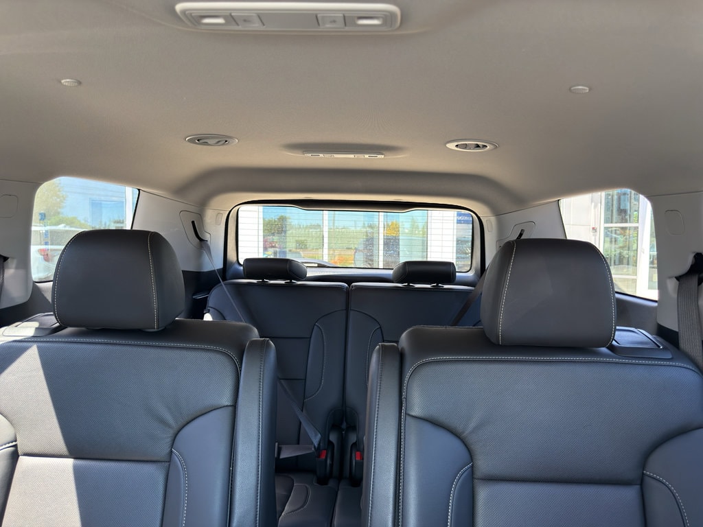 2023 GMC Acadia SLT - Photo 11