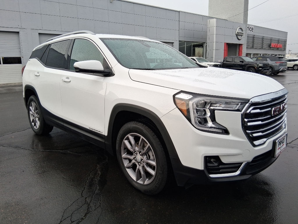 2024 GMC Terrain SLT's photo