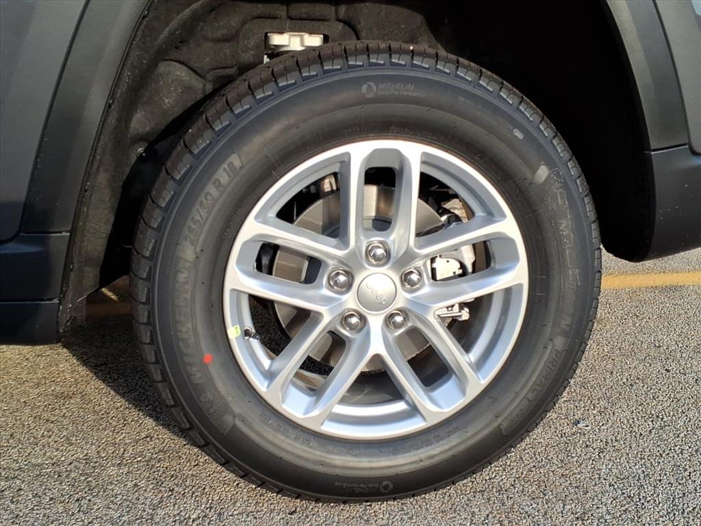 New 2025 Jeep Grand Cherokee LAREDO X 4X4 Sport Utility