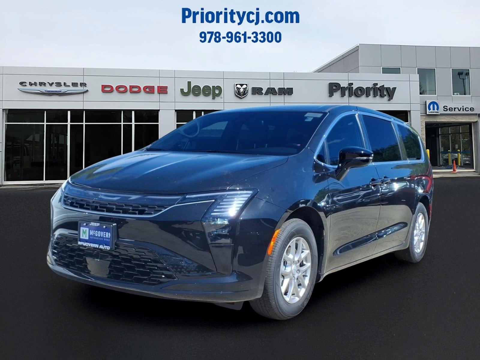 2027 Chrysler Pacifica Select's photo
