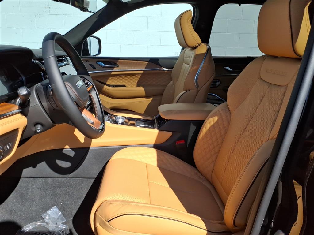 2025 Jeep Grand Cherokee Summit Reserve photo 2