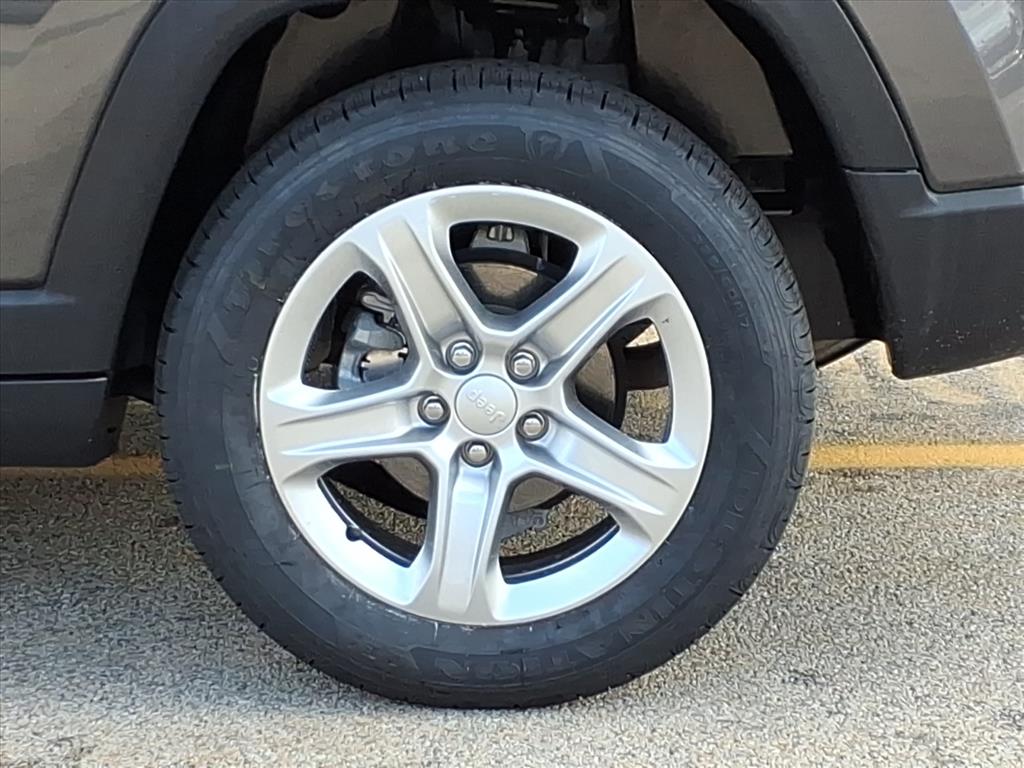 2023 Jeep Compass North Edition Latitude photo 3