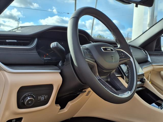 2025 Jeep Grand Cherokee Limited photo 4