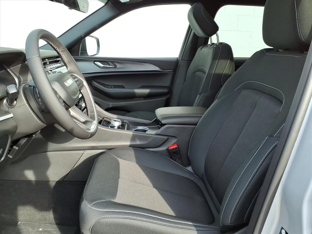 New 2025 Jeep Grand Cherokee LAREDO X 4X4 Sport Utility