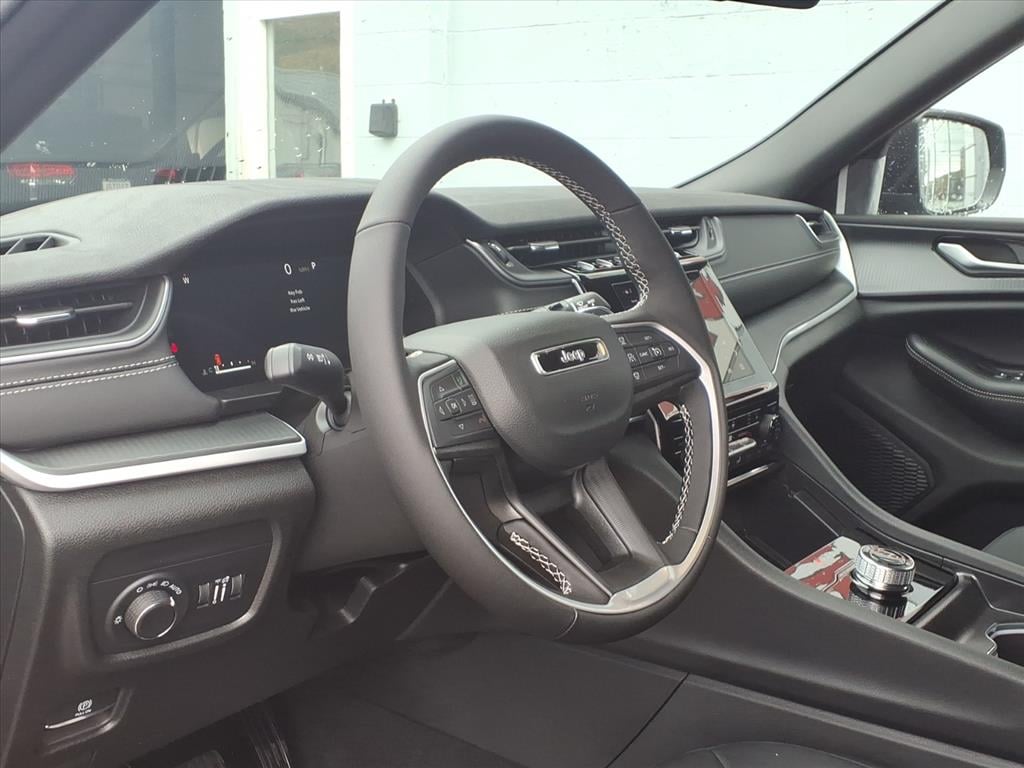 New 2025 Jeep Grand Cherokee LAREDO X 4X4 Sport Utility