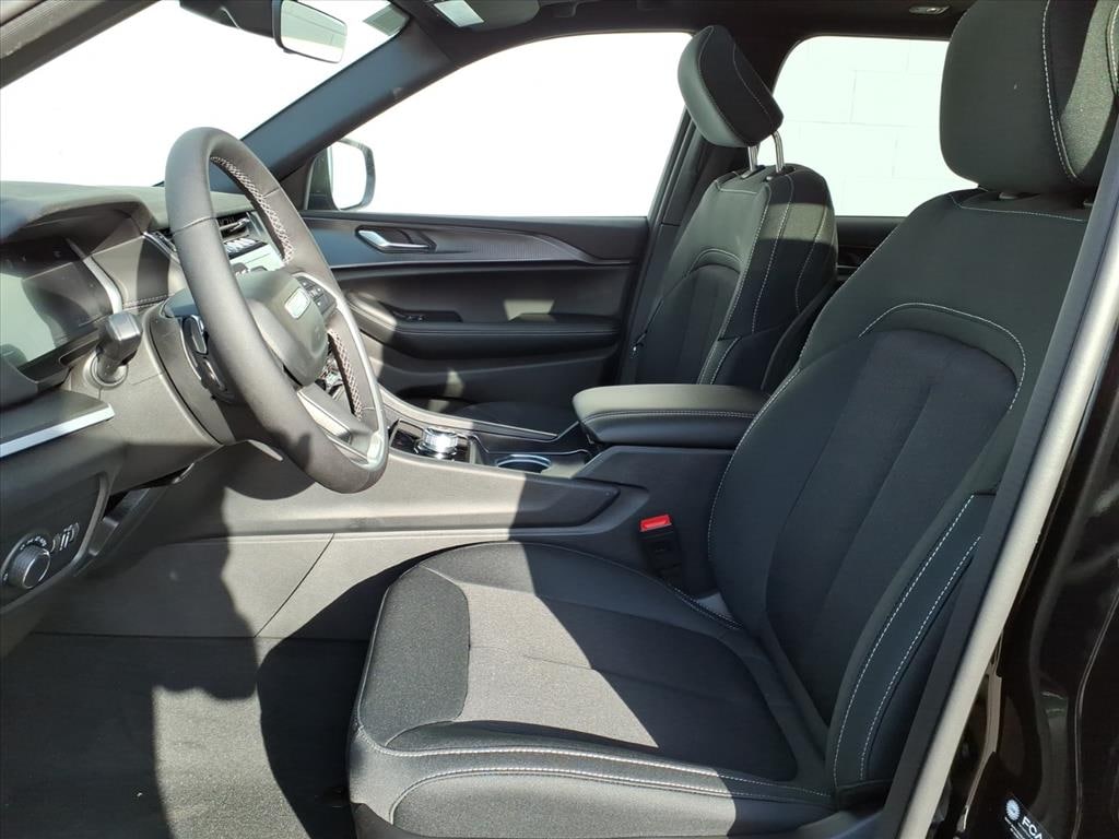 New 2025 Jeep Grand Cherokee LAREDO X 4X4 Sport Utility