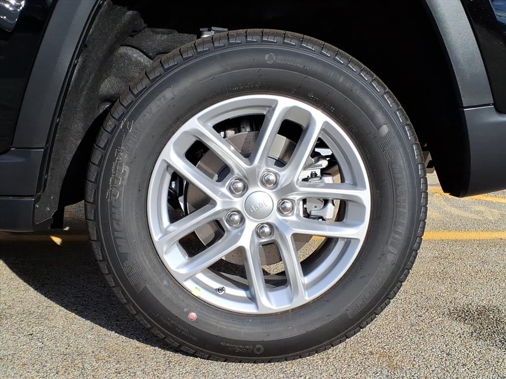 New 2025 Jeep Grand Cherokee LAREDO X 4X4 Sport Utility