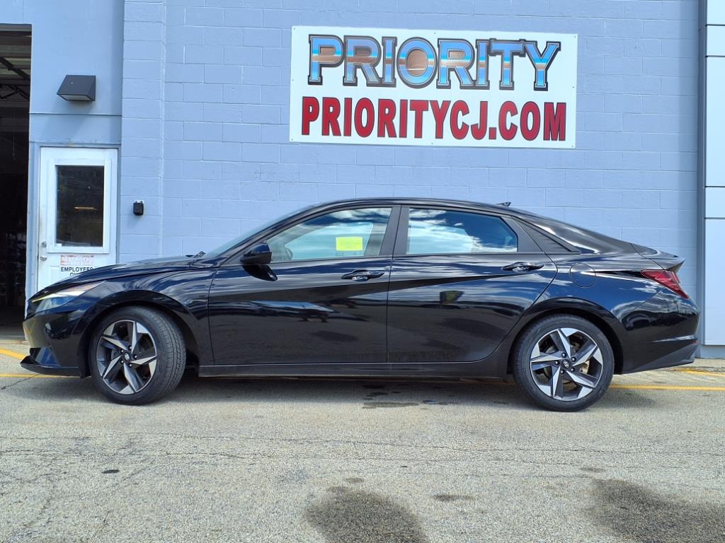 2023 Hyundai Elantra SEL Convenience photo 3