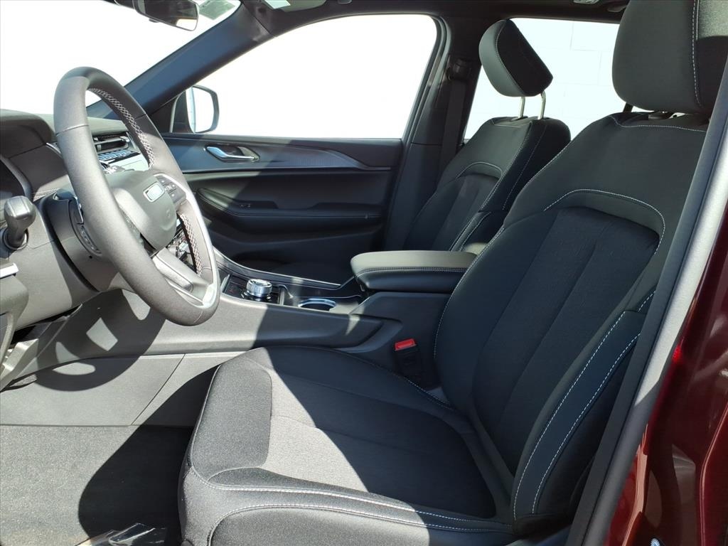 New 2025 Jeep Grand Cherokee LAREDO X 4X4 Sport Utility