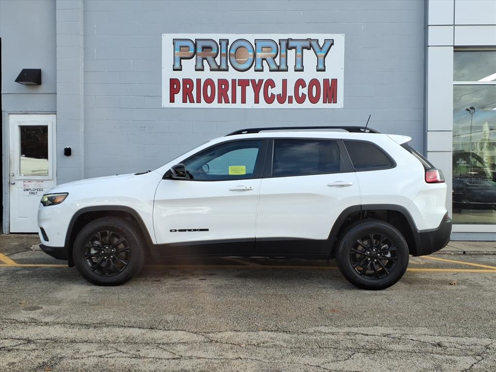 2023 Jeep Cherokee Altitude Lux photo 2