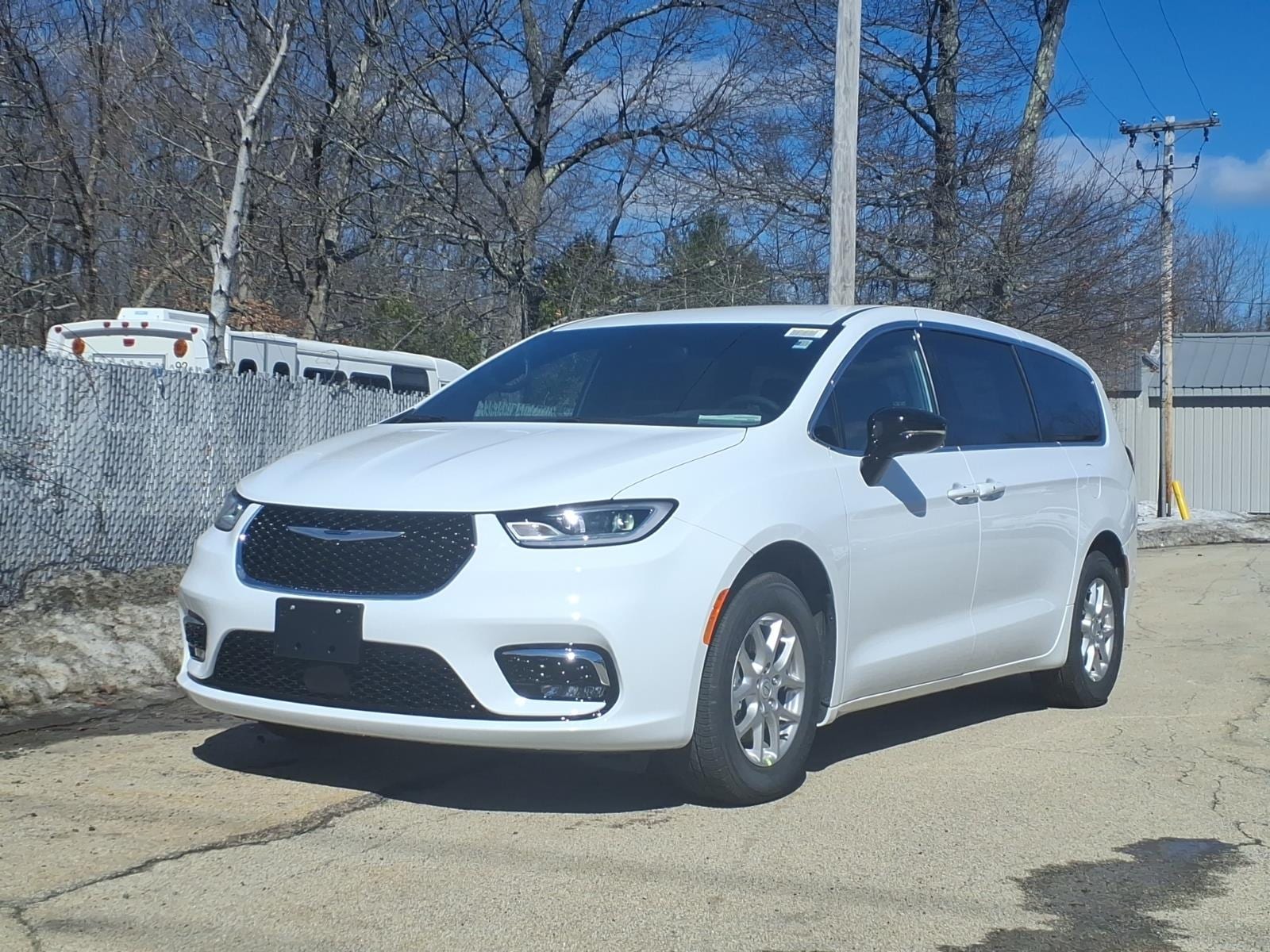 2026 Chrysler Pacifica Select's photo