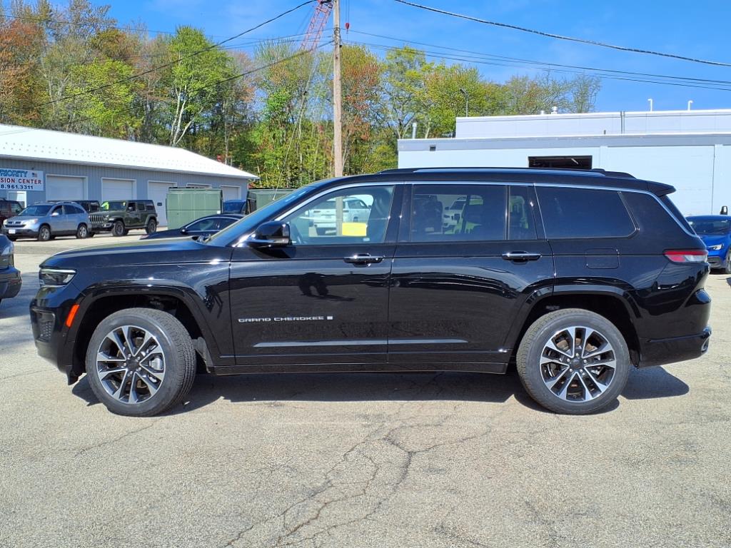 2022 Jeep Grand Cherokee Overland photo 2