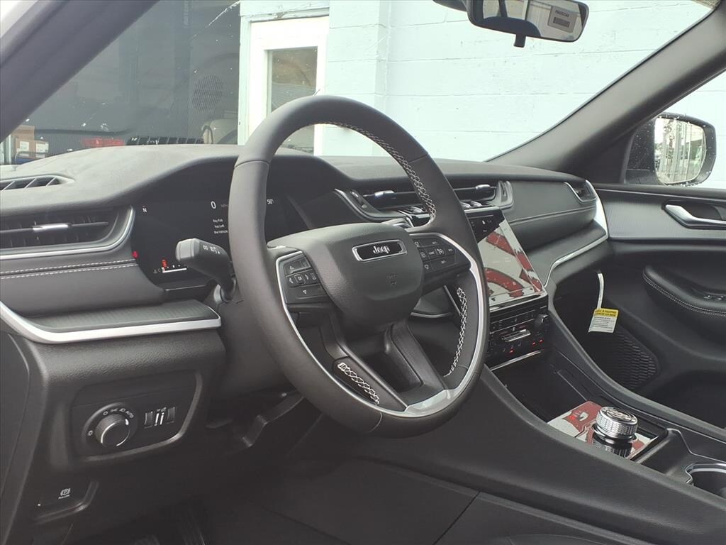 New 2025 Jeep Grand Cherokee LAREDO X 4X4 Sport Utility