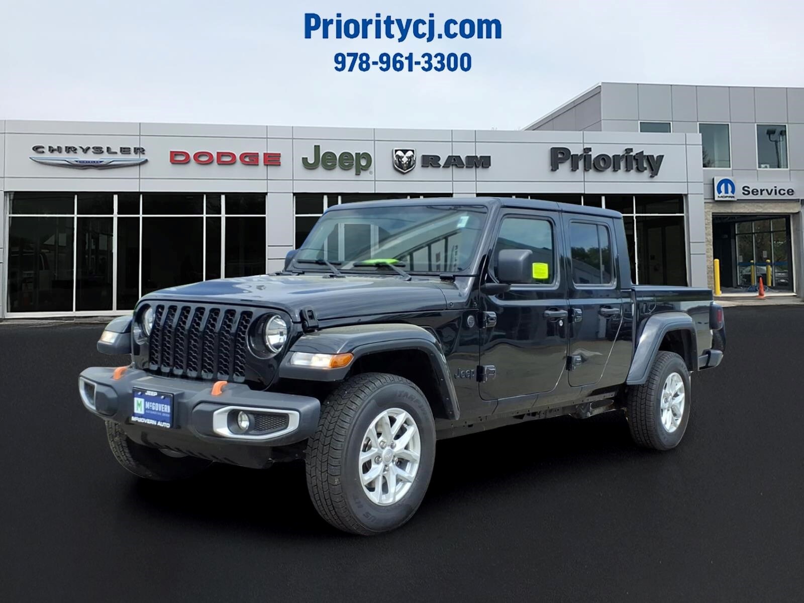 Black 2023 Jeep Gladiator Sport Crew Cab 4WD Pickup Truck Four-Wheel Drive Automatic