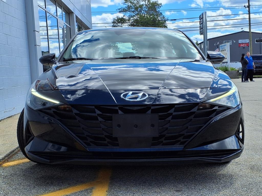 2023 Hyundai Elantra SEL Convenience photo 2