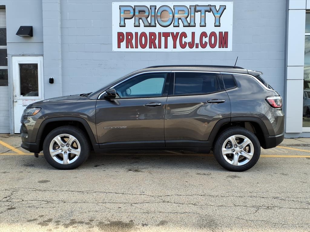 2023 Jeep Compass North Edition Latitude photo 2