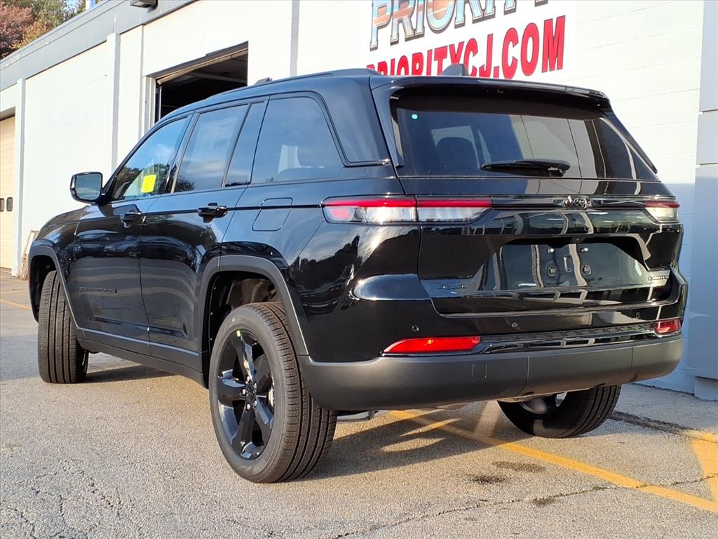 2025 Jeep Grand Cherokee Limited photo 2