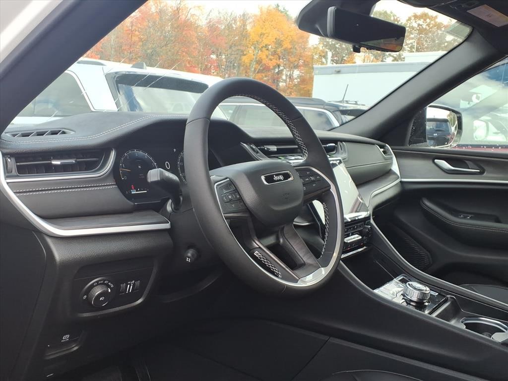 New 2025 Jeep Grand Cherokee LIMITED 4X4 Sport Utility