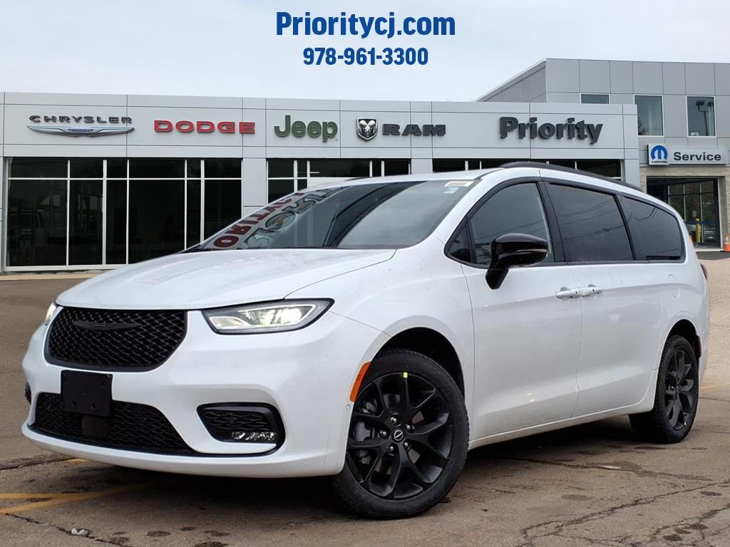 2026 Chrysler Pacifica Limited AWD's photo