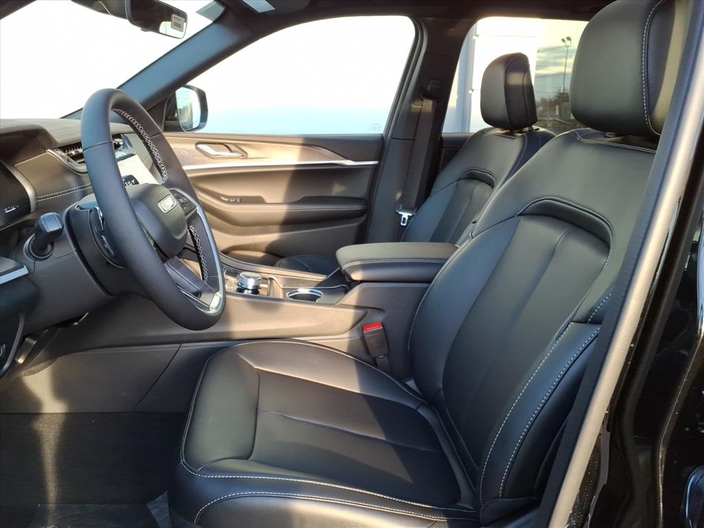 2025 Jeep Grand Cherokee Limited photo 4