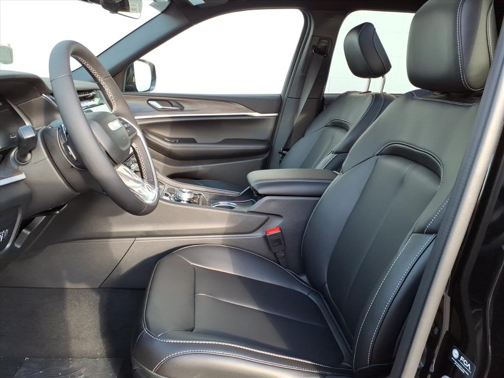 2025 Jeep Grand Cherokee Limited photo 4