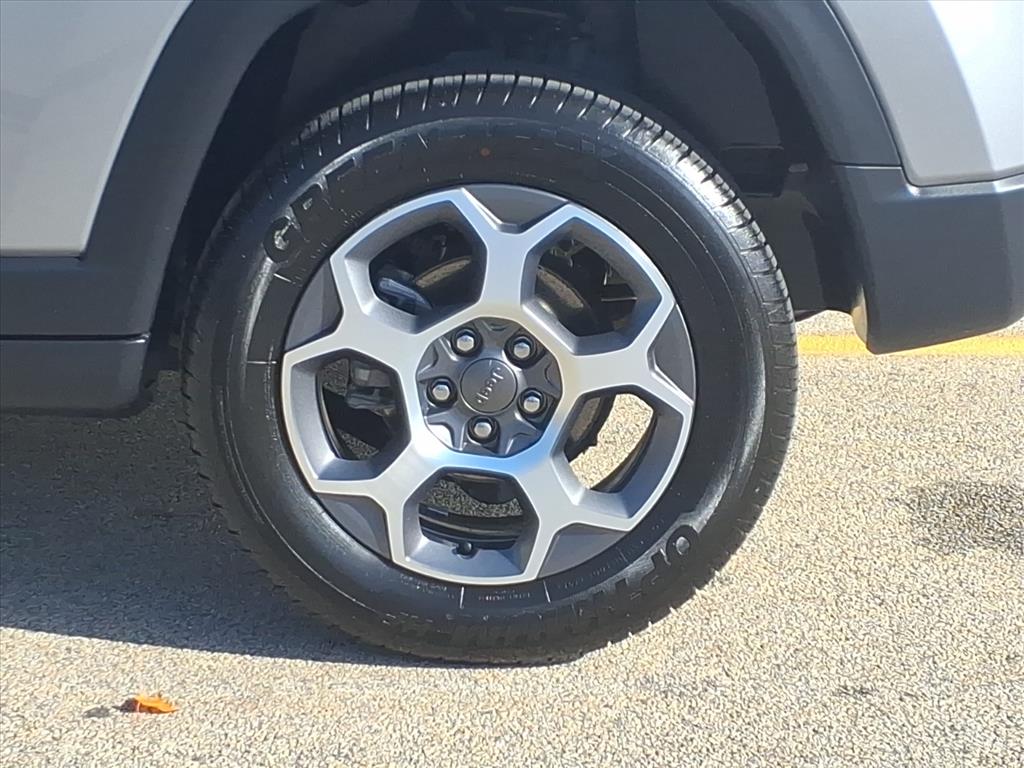 2022 Jeep Compass Trailhawk photo 2