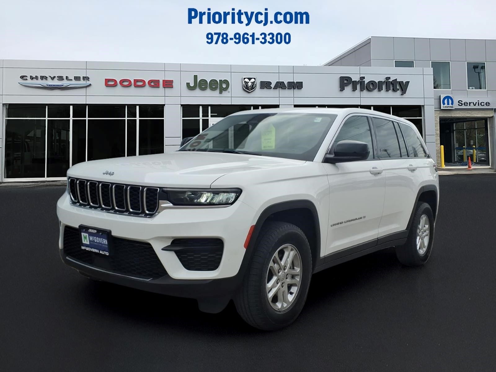 2023 Jeep Grand Cherokee Laredo 4x4's photo