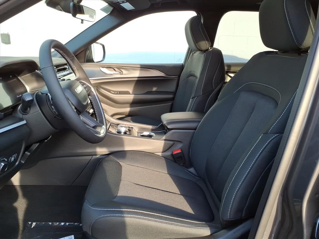 New 2025 Jeep Grand Cherokee LAREDO X 4X4 Sport Utility