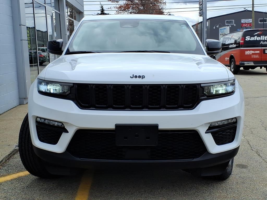 2023 Jeep Grand Cherokee Limited photo 2