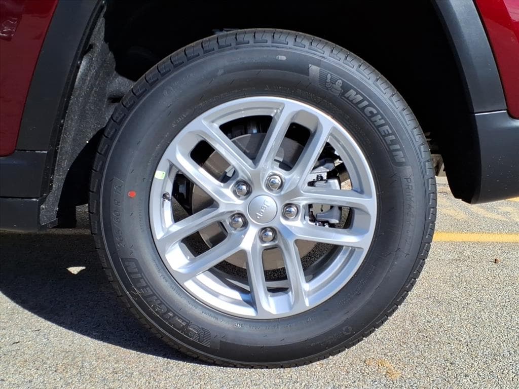 New 2025 Jeep Grand Cherokee LAREDO X 4X4 Sport Utility