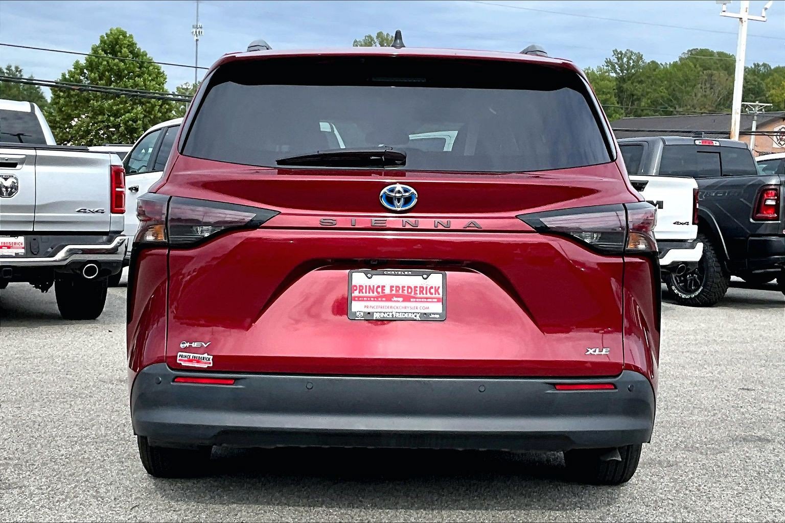 Used 2025 Toyota Sienna XLE XLE FWD 8-Passenger