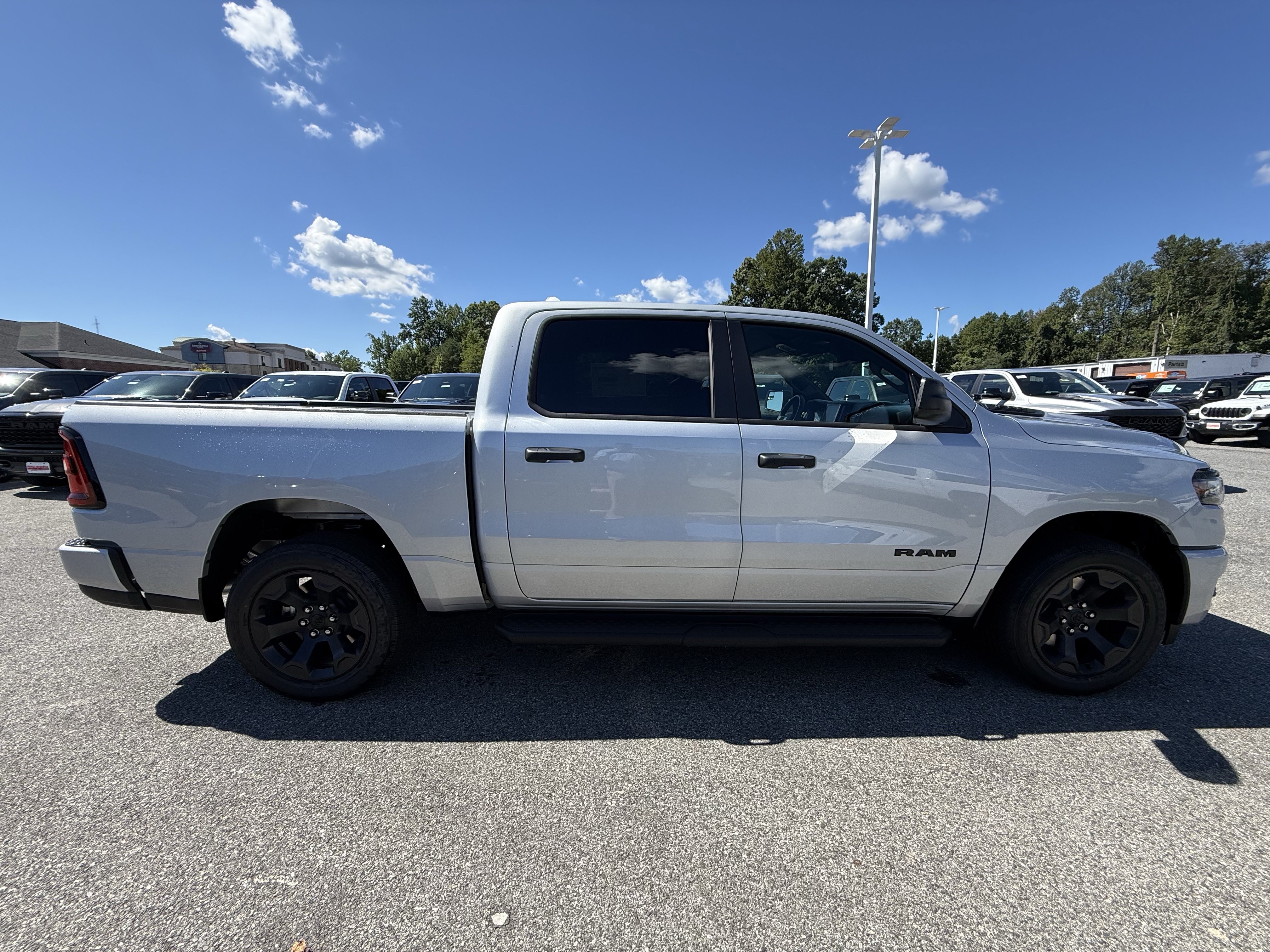 New 2027 Ram 1500 Express Express 4x4 Crew Cab 57 Box