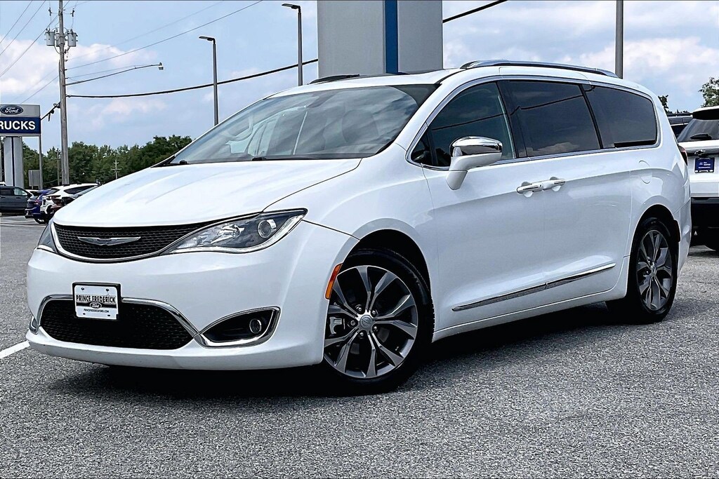 Used 2018 Chrysler Pacifica Limited Limited FWD