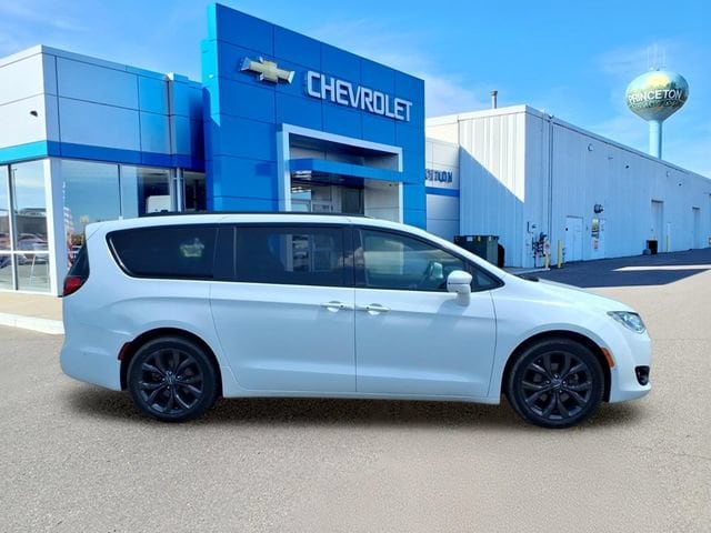 Used 2019 Chrysler Pacifica Limited with VIN 2C4RC1GG6KR549797 for sale in Princeton, Minnesota