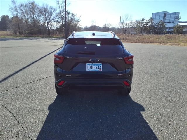 2024 Chevrolet Trax photo 2