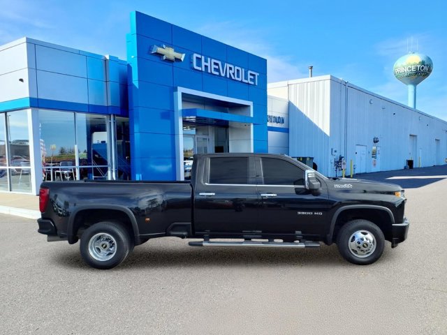 Used 2021 Chevrolet Silverado 3500HD High Country with VIN 1GC4YVEYXMF113611 for sale in Princeton, Minnesota