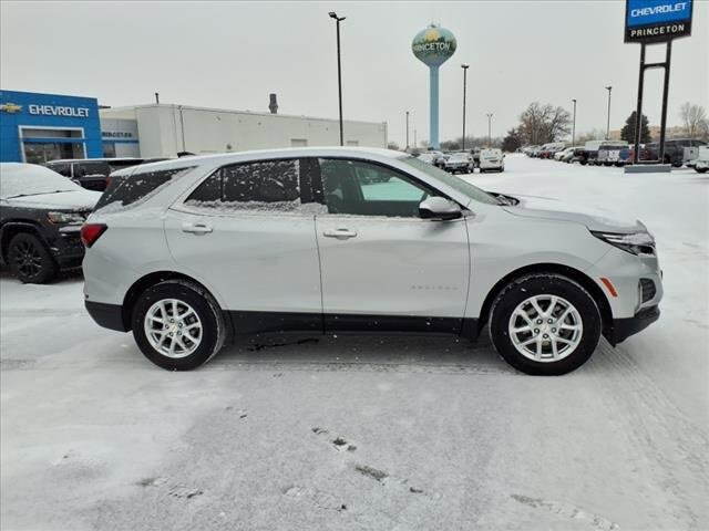 2022 Chevrolet Equinox LT photo 2