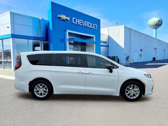 Used 2025 Chrysler Pacifica Select with VIN 2C4RC1BG6SR574903 for sale in Princeton, Minnesota