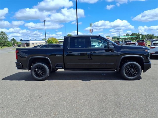 2025 Chevrolet Silverado 3500HD High Country photo 2